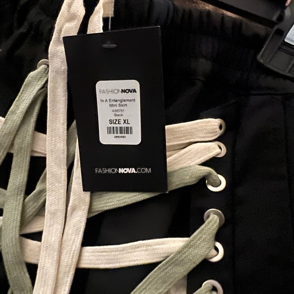 Entanglement mini skirt - lace up skirt - (size XL But fits more like a L) - Picture 5 of 5